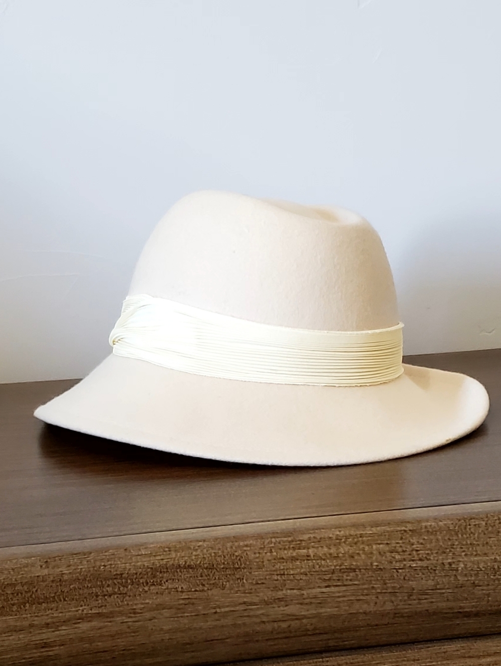 Betmar Vtg Cream 100% Wool Off Centered Fedora Hat, Ruched Satin Ribbon, OS